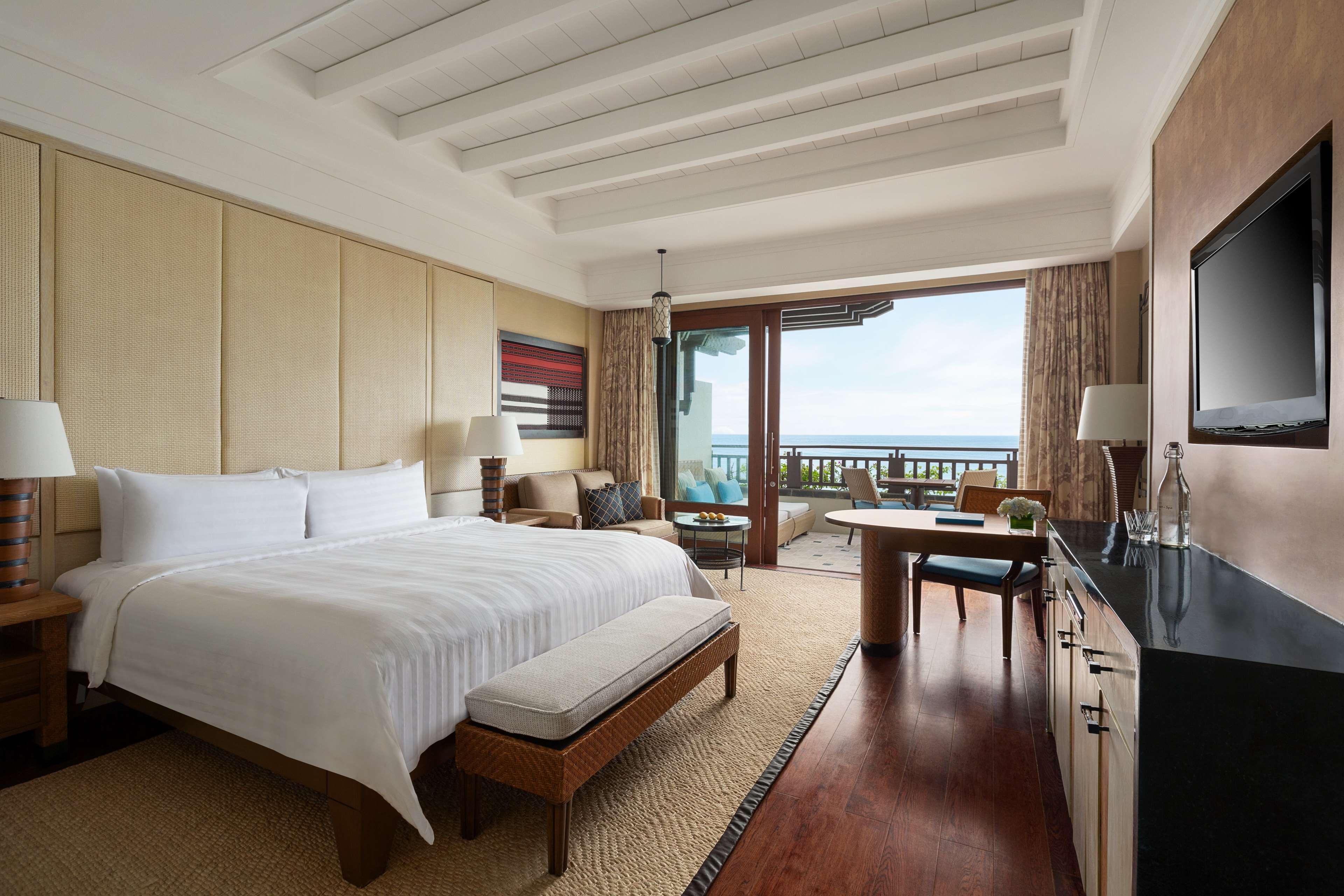 Shangri-La Boracay Exterior photo Deluxe Ocean View Room