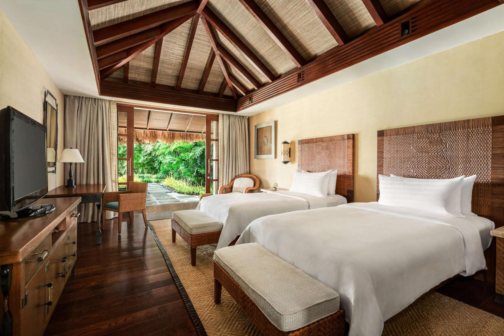 Shangri-La Boracay Exterior photo Deluxe Pool Access