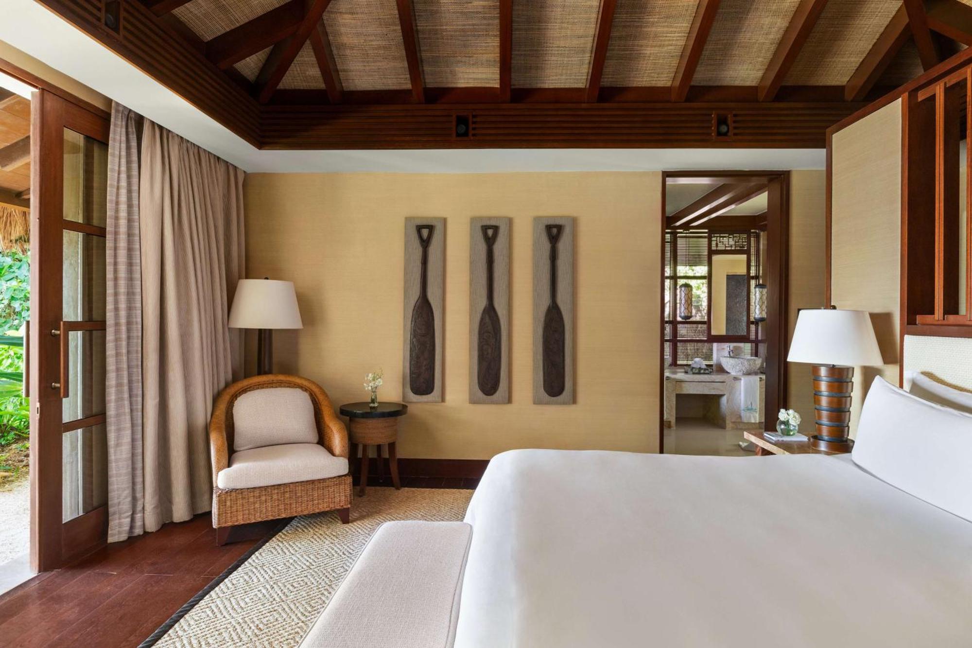 Shangri-La Boracay Exterior photo A bedroom at the Four Seasons Resort Maldives at Landaa Giraavili